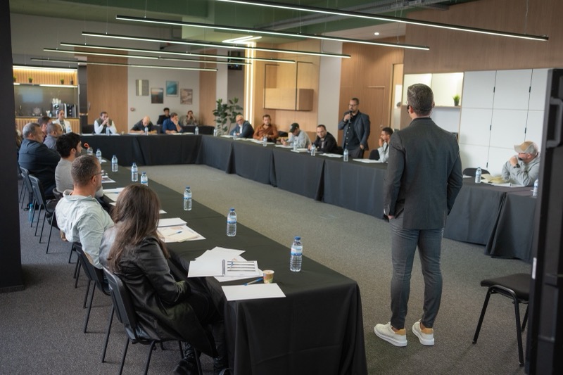 Escritório Privativo HQ Portimão — Sala fechada com privacidade
