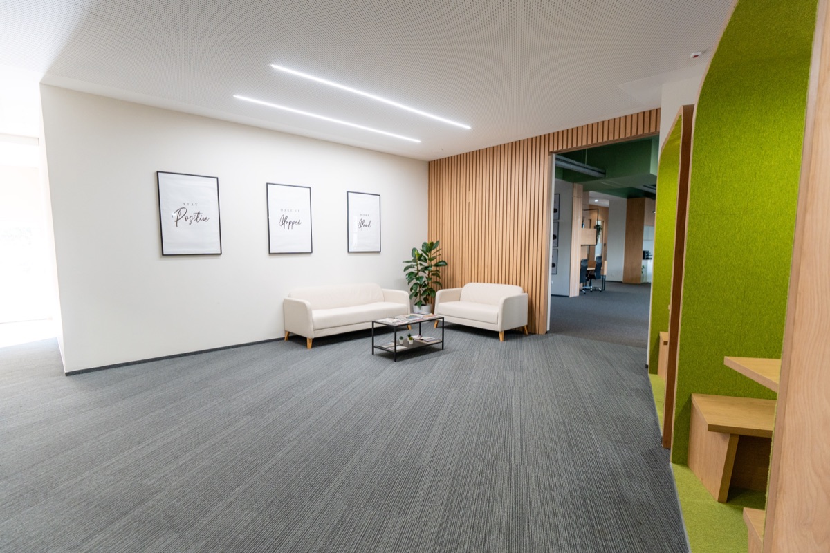HQ Portimão — área de lounge e coworking